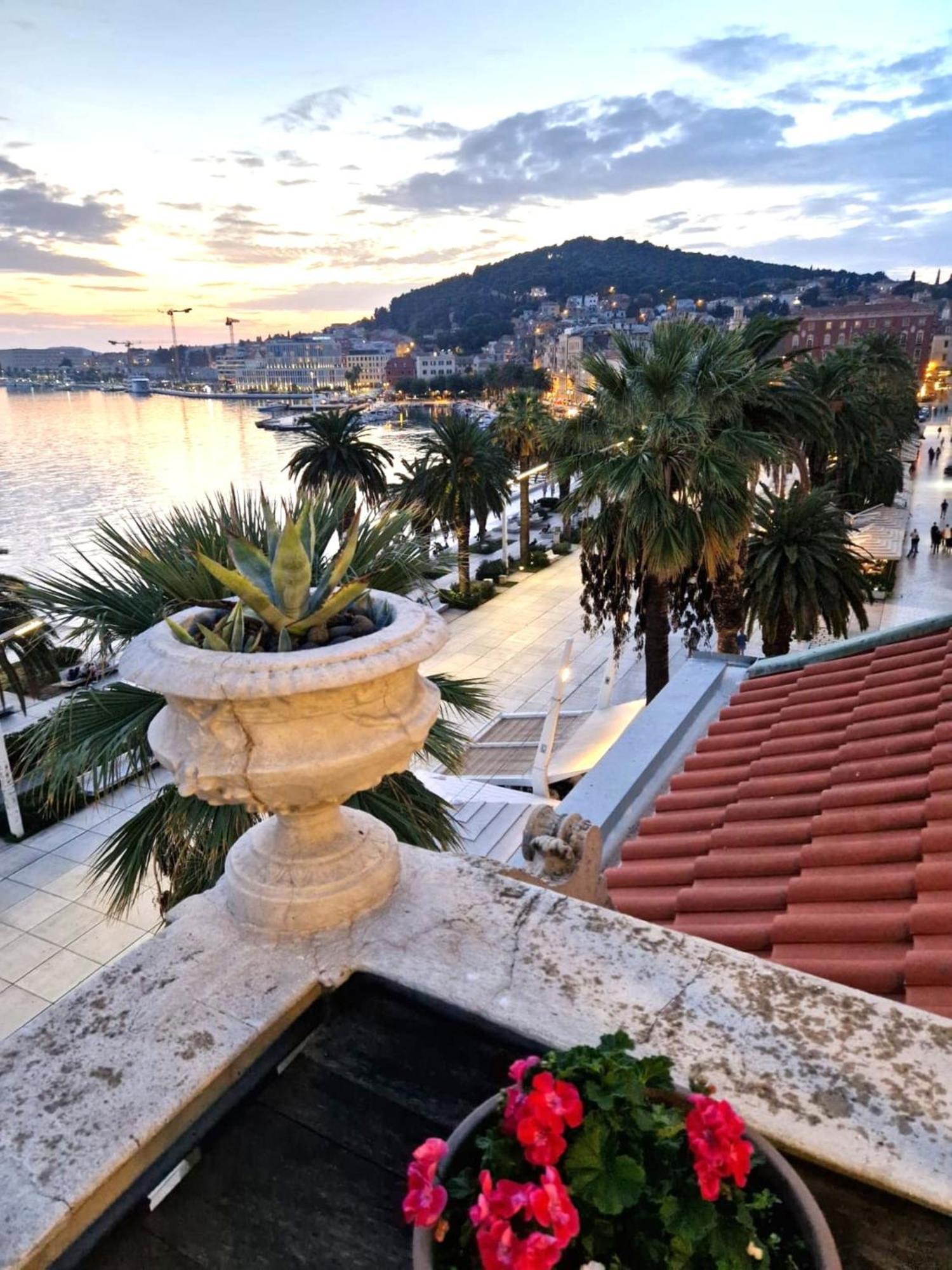 Riva Luxury Suites Split Exterior photo