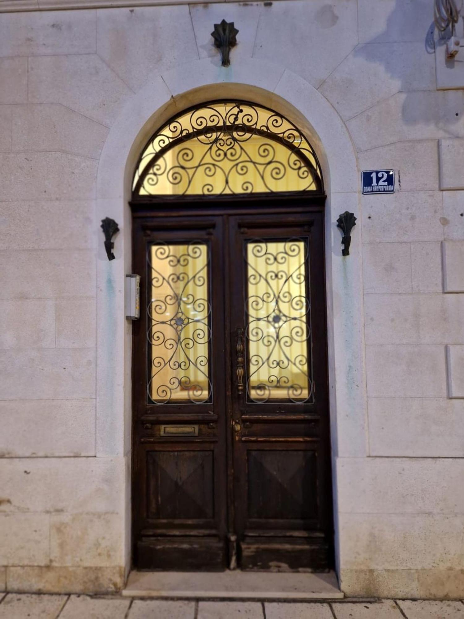 Riva Luxury Suites Split Exterior photo