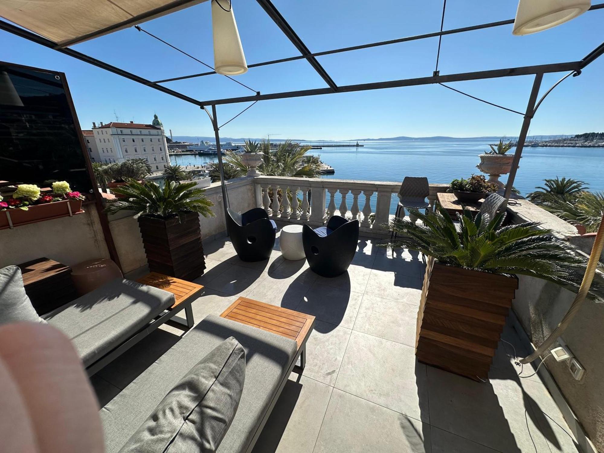 Riva Luxury Suites Split Exterior photo