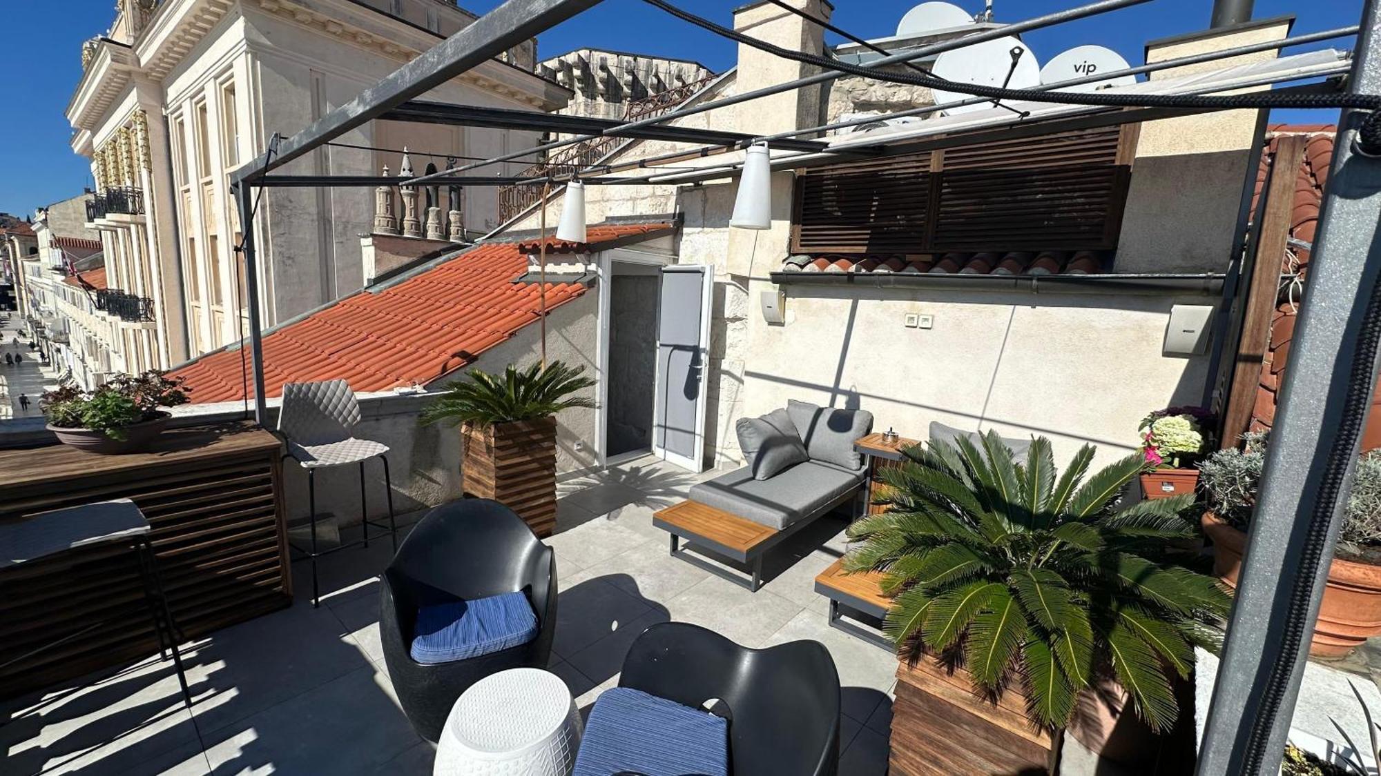 Riva Luxury Suites Split Exterior photo