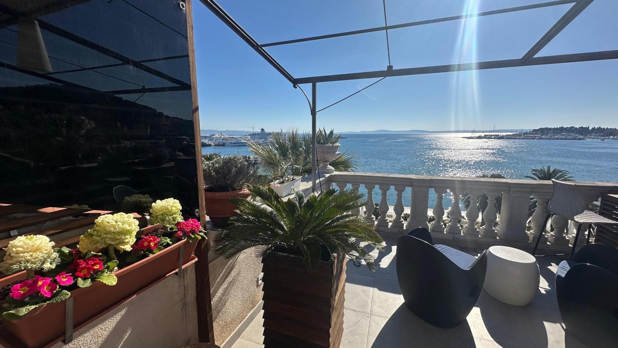 Riva Luxury Suites Split Exterior photo